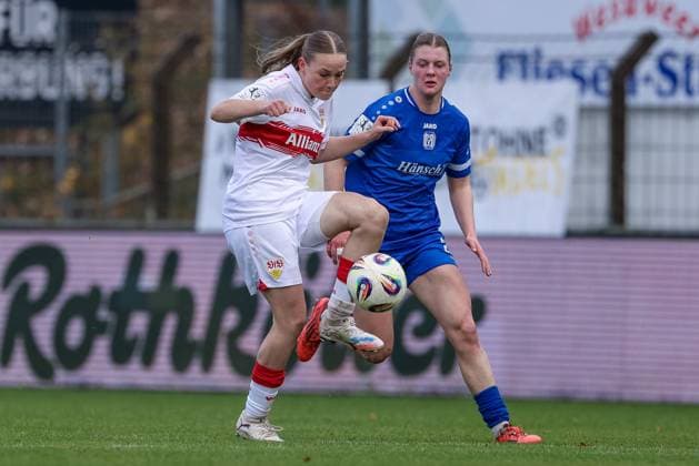 from left Katharina Schäfer VfB Stuttgart, 4 and Lilly Damm SV Meppen, 22 in duel, duel, dynamics, action, action, game scene, THE DFB REGULATIONS PROHIBIT ANY USE OF PHOTOGRAPHS AS IMAGE SEQUENCES AND OR QUASI VIDEO , 09 11 2025, Meppen Germany , Football, 2 Womens Bundesliga, SV Meppen VfB Stuttgart xobx