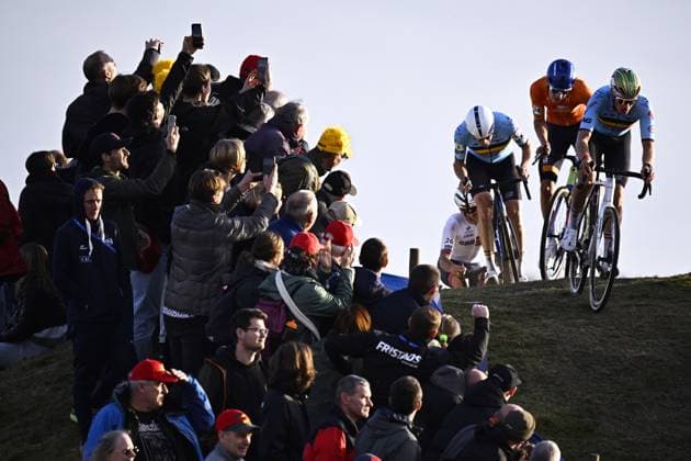 Belgian Toon Aerts, Dutch Pim Ronhaar and Belgian Joran Wyseure pictured in action during the elite men race at the UEC Cyclocross European Championships, Sunday 09 November 2025, in Middelkerke. JASPERxJACOBS  x140435194x