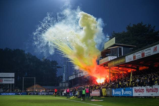 251109 Pyrotechnics during the football match in the Allsvenskan between Mjällby and Häcken on November 9, 2025 in Hällevik  Copyright: CARLxSANDIN BB251109CS009