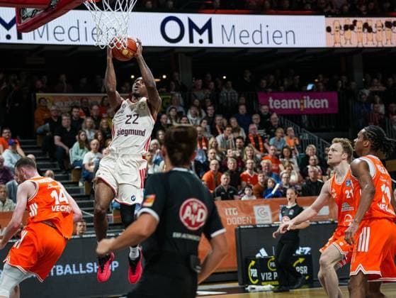Isaiah Mike Basketball Loewen Muenchen, 22 in Dunk Rasta Vechta vs FC Bayern Muenchen, Basketball, easyCredit Basketball Bundesliga, 7 Matchday, Season 2025 2026, 09 11 2025 Rasta Vechta vs FC Bayern Muenchen, Basketball, easyCredit Basketball Bundesliga, 7 Matchday, Season 2025 2026, 09 11 2025 Vechta Copyright: xEibner-Pressefoto DamianxKruczynx EP_DKI