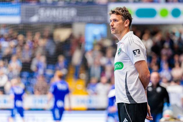 Christian Prokop TSV Hannover Burgdorf, Coach GER, TBV Lemgo Lippe vs TSV Hannover Burgdorf, Handball, 1 Bundesliga, Matchday 11, Season 2025 2026, 09 11 2025 GER, TBV Lemgo Lippe vs TSV Hannover Burgdorf, Handball, 1 Bundesliga, Matchday 11, Season 2025 2026, 09 11 2025 Lemgo Copyright: xEibner-Pressefoto JanxRollingerx EP_JSK