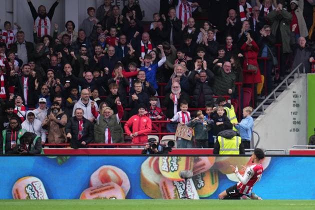 Premier League Brentford v Newcastle United Kevin Schade of Brentford celebrates equaliser to make it 1-1 during the Premier League match Brentford vs Newcastle United at The Gtech Community Stadium, London, United Kingdom, 9th November 2025 (Photo by Harvey Murphy News Images) Copyright: xHarveyxMurphy NewsxImagesx