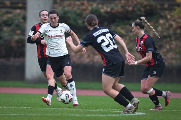 Germany, Football, 2 Womens Bundesliga, Matchday 10, 2025 2026, Borussia Mönchengladbach vs FC Ingolstadt 04, 09 11 2025, Grenzlandstadion, Mönchengladbach, Germany, Kristina Bartsch Borussia Mönchengladbach, 22 handles the ball Copyright: xMarkusxVerwimpx