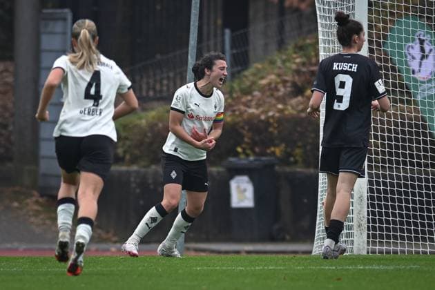 Germany, Soccer, 2 Women Bundesliga, Matchday 10, 2025 2026, Borussia Mönchengladbach vs FC Ingolstadt 04, 09 11 2025, Grenzlandstadion, Mönchengladbach, Germany, Kristina Bartsch Borussia Mönchengladbach, 22 celebrates her goal for 2 2 Copyright: xMarkusxVerwimpx