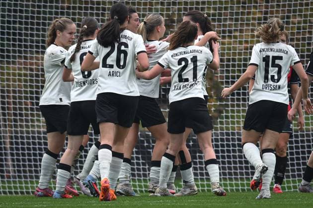 Germany, Football, 2 Women Bundesliga, Matchday 10, 2025 2026, Borussia Mönchengladbach vs FC Ingolstadt 04, 09 11 2025, Grenzlandstadion, Mönchengladbach, Germany, Borussia Mönchengladbach team celebrates the goal to 2 2 Copyright: xMarkusxVerwimpx