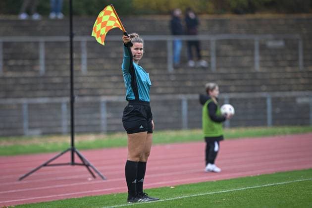 Germany, Football, 2 Womens Bundesliga, Matchday 10, 2025 2026, Borussia Mönchengladbach vs FC Ingolstadt 04, 09 11 2025, Grenzlandstadion, Mönchengladbach, Germany, Julia Franziska Lühring Assistant referee Copyright: xMarkusxVerwimpx