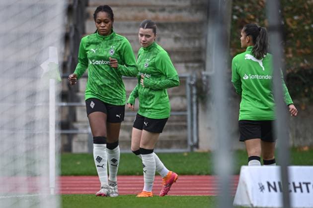 Germany, Football, 2 Womens Bundesliga, Matchday 10, 2025 2026, Borussia Mönchengladbach vs FC Ingolstadt 04, 09 11 2025, Grenzlandstadion, Mönchengladbach, Germany, Joy Babatunde Borussia Mönchengladbach, 13 during warm up Copyright: xMarkusxVerwimpx