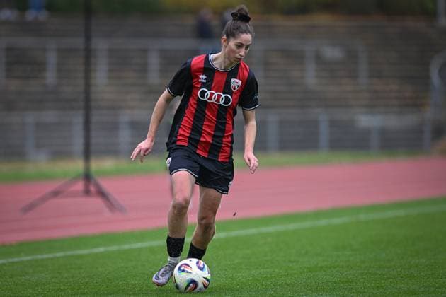 Germany, Football, 2 Womens Bundesliga, Matchday 10, 2025 2026, Borussia Mönchengladbach vs FC Ingolstadt 04, 09 11 2025, Grenzlandstadion, Mönchengladbach, Germany, Emma Kusch FC Ingolstadt 04, 9 on the ball Copyright: xMarkusxVerwimpx