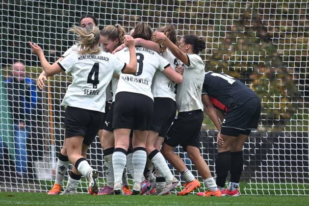 Germany, Football, 2 Womens Bundesliga, Matchday 10, 2025 2026, Borussia Mönchengladbach vs FC Ingolstadt 04, 09 11 2025, Grenzlandstadion, Mönchengladbach, Germany, Borussias team celebrates the goal for 3 2 Copyright: xMarkusxVerwimpx