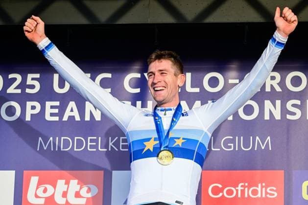 2025 UEC Cyclo-Cross EC - Men Elite MIDDELKERKE, BELGIUM - NOVEMBER 09 : Aerts Toon (BEL) celebrating his victory on the podium during the 2025 UEC Cyclo-Cross European Championships for Men Elite on November 09, 2025 in Middelkerke, Belgium, 09 11 2025 Middelkerke Belgium  Copyright: xNicoxVereeckenx