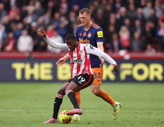 London, England, 9th November 2025. Dango Ouattara of Brentford tackled by Dan Burn of Newcastle United during the Brentford vs Newcastle United Premier League match at Gtech Community Stadium, London. Picture credit should read: David Klein Sportimage EDITORIAL USE ONLY. No use with unauthorised audio, video, data, fixture lists, club league logos or live services. Online in-match use limited to 120 images, no video emulation. No use in betting, games or single club league player publications. SPI_030_DK_Brentford_Newcastle SPI-4276-0033