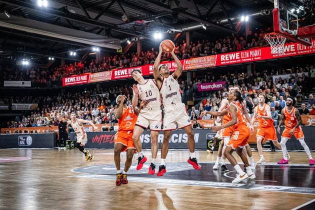 1 Basketball Bundesliga, easyCredit BBL, Season 2025 2026, Men, Main Round, 7 Matchday, 09 11 2025, RASTA Vechta FC Bayern Munich Basketball Justinian Jessup 10 FC Bayern Munich Basketball and Oscar da Silva 1 FC Bayern Munich Basketball in action Vechta RASTA Dome Lower Saxony Germany