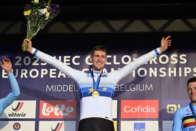 2025 UEC Cyclo-Cross EC - Men Elite MIDDELKERKE, BELGIUM - NOVEMBER 09 : Aerts Toon (BEL) celebrating his victory on the podium during the 2025 UEC Cyclo-Cross European Championships for Men Elite on November 09, 2025 in Middelkerke, Belgium, 09 11 2025 Middelkerke Belgium  Copyright: xNicoxVereeckenx