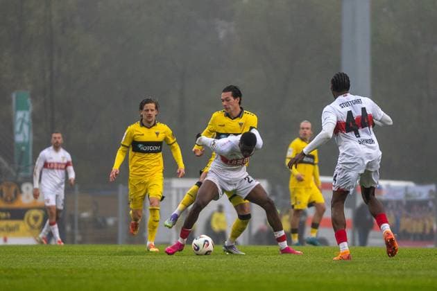 duel between Jeremias Lorch Alemannia Aachen, 06 and Mansour Ouro Tagba VfB Stuttgart II, 27 , on the right is Mohamed Sankoh VfB Stuttgart II, 44 , VFB Stuttgart II vs Alemannia Aachen, Football, 3 Liga, Matchday 14, Season 2025 2026, 09 11 2025 VFB Stuttgart II vs Alemannia Aachen, Football, 3 Liga, Matchday 14, Season 2025 2026, 09 11 2025 Aspach Copyright: xEibner-Pressefoto PhilipxZieglerx EP_PZR