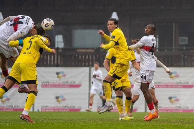 Header opportunity by Yanik Spalt VfB Stuttgart II, 23 in duel with Sasa Strujic Alemannia Aachen, 05 , VFB Stuttgart II vs Alemannia Aachen, Soccer, 3 League, Matchday 14, Season 2025 2026, 09 11 2025 VFB Stuttgart II vs Alemannia Aachen, Soccer, 3 League, Matchday 14, Season 2025 2026, 09 11 2025 Aspach Copyright: xEibner-Pressefoto PhilipxZieglerx EP_PZR