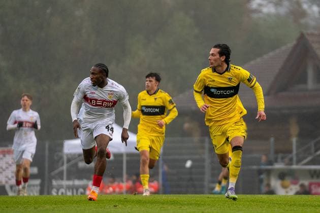 Jeremias Lorch Alemannia Aachen, 06 and Mohamed Sankoh VfB Stuttgart II, 44 , VFB Stuttgart II vs Alemannia Aachen, Football, 3 Liga, Matchday 14, Season 2025 2026, 09 11 2025 VFB Stuttgart II vs Alemannia Aachen, Football, 3 Liga, Matchday 14, Season 2025 2026, 09 11 2025 Aspach Copyright: xEibner-Pressefoto PhilipxZieglerx EP_PZR