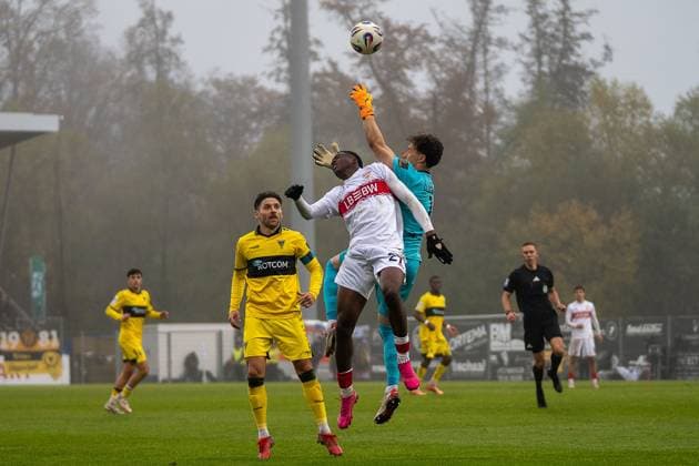Duel between Mansour Ouro Tagba VfB Stuttgart II, 27 and Jan Olschowsky Alemannia Aachen, 01 , VFB Stuttgart II vs Alemannia Aachen, Football, 3 Liga, Matchday 14, Season 2025 2026, 09 11 2025 VFB Stuttgart II vs Alemannia Aachen, Football, 3 Liga, Matchday 14, Season 2025 2026, 09 11 2025 Aspach Copyright: xEibner-Pressefoto PhilipxZieglerx EP_PZR