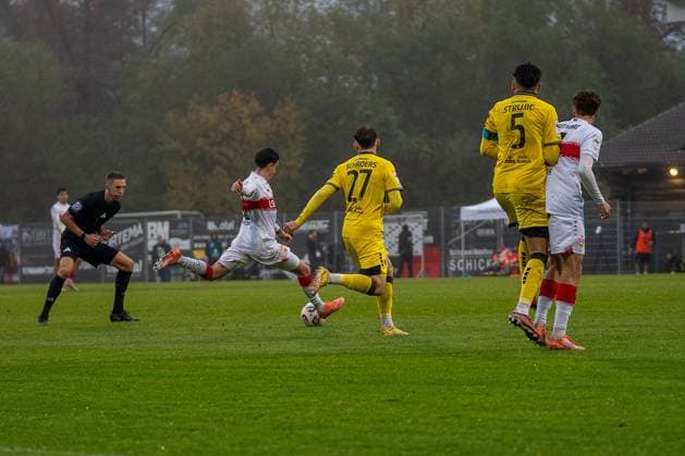 Goal kick by Nicolas Sessa VfB Stuttgart II, 10 , VFB Stuttgart II vs Alemannia Aachen, Football, 3 Liga, Matchday 14, Season 2025 2026, 09 11 2025 VFB Stuttgart II vs Alemannia Aachen, Football, 3 Liga, Matchday 14, Season 2025 2026, 09 11 2025 Aspach Copyright: xEibner-Pressefoto PhilipxZieglerx EP_PZR
