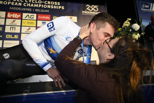2025 UEC Cyclo-Cross EC - Men Elite MIDDELKERKE, BELGIUM - NOVEMBER 09 : Aerts Toon (BEL) celebrating his victory on the podium during the 2025 UEC Cyclo-Cross European Championships for Men Elite on November 09, 2025 in Middelkerke, Belgium, 09 11 2025 Middelkerke Belgium  Copyright: xNicoxVereeckenx