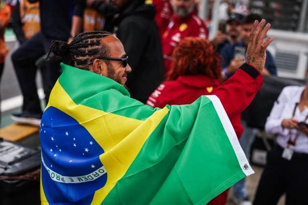 F1 - SAO PAULO GRAND PRIX 2025 drivers parade HAMILTON Lewis (gbr), Scuderia Ferrari SF-25, portrait during the 2025 Formula 1 Grande Premio de Sao Paulo, 2025 Sao Paulo Grand Prix, 21th round of the 2025 FIA Formula One World Championship, WM, Weltmeisterschaft from November 7 to 9, 2025 on the Interlagos, in Sao Paulo, Brazil - Sao PauloBrazil  Copyright: xANTONINxVINCENTx