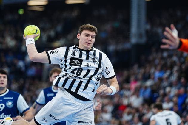 Throw Goal Lucas Laube THW Kiel, 20 GER, THW Kiel vs Bergischer HC, Handball, 1 Bundesliga, Matchday 11, Season 2025 2026, 09 11 2025 GER, THW Kiel vs Bergischer HC, Handball, 1 Bundesliga, Matchday 11, Season 2025 2026, 09 11 2025 Kiel Copyright: xEibner-Pressefoto MarcelxvonxFehrnx EP_MFN