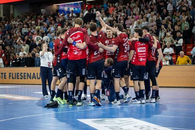 DAIKIN HBL SG Flensburg Handewitt vs Handball Sport Verein Hamburg 09 11 25 Cheers after victory Team SG Flensburg Handewitt DAIKIN HBL SG Flensburg Handewitt vs Handball Sport Verein Hamburg, GP JOULE Arena on 09 11 25 Copyright: xBEAUTIFULxSPORTS MarioxM.xKobergx