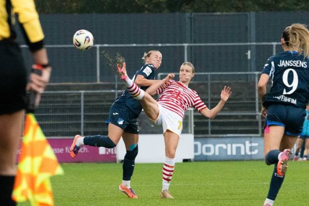 Laura Gloning (20 TSG Hoffenheim) and Anna-Lena Stolze (7 1. FC Köln) during the Google Pixel Frauen-Bundesliga between 1. FC Köln and TSG Hoffenheim at Franz-Kremer-Stadion in Cologne, Germany. Copyright: xQianruxZhang SPPx Sportspressphoto_SPR59612