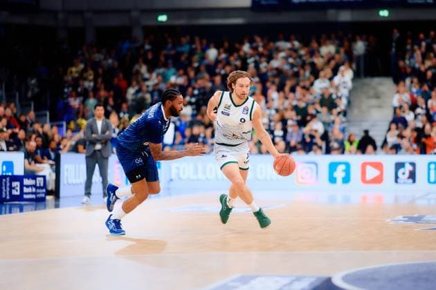 Marco Hollersbacher 9 Gladiators Trier dribbles the ball while DJ Horne 0 MLP Academics Heidelberg defends easyCredit BBL MLP Academics Heidelberg - Gladiators Trier 09 11 2025 at SNP Dome, Heidelberg Marco Hollersbacher 9 Gladiators Trier dribbles Copyright: xspeedshotx