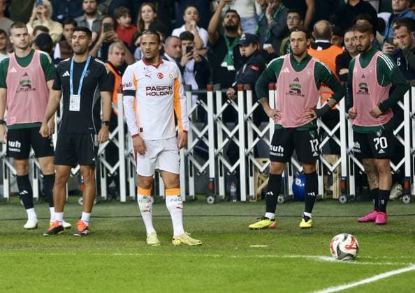 Kocaelispor v Galatasaray - Turkish Super Lig KOCAELI, TURKIYE - NOVEMBER 9: Leroy Sane of Galatasaray in action during the Turkish Super Lig week 12 football match between Kocaelispor and Galatasaray at Kocaeli Stadium, Turkiye on November 9, 2025. Ugur Subasi Anadolu Kocaeli Turkey. Editorial use only. Please get in touch for any other usage.  Copyright: x2025xAnadoluxUgurxSubasix