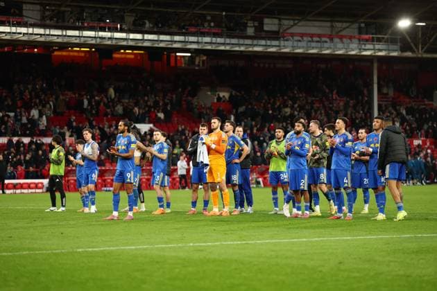 Leeds United applaud the fans. Nottingham Forest v Leeds United, Premier League, Football, City Ground, Nottingham, UK - 09 Nov 2025Nottingham City Ground United Kingdom EDITORIAL USE ONLY No use with unauthorised audio, video, data, fixture lists, club league logos or live services. Online in-match use limited to 120 images, no video emulation. No use in betting, games or single club league player publications. Copyright: xRyanxBrowne Shutterstockx 15702262du