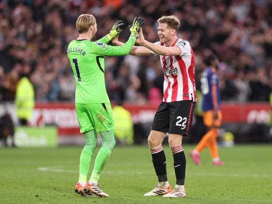 London, England, 9th November 2025.Caoimhin Kelleher of Brentford (l) celebrates the third goal with Nathan Collins of Brentford (r) during the Brentford vs Newcastle United Premier League match at Gtech Community Stadium, London. Picture credit should read: David Klein Sportimage EDITORIAL USE ONLY. No use with unauthorised audio, video, data, fixture lists, club league logos or live services. Online in-match use limited to 120 images, no video emulation. No use in betting, games or single club league player publications. SPI_043_DK_Brentford_Newcastle SPI-4276-0044