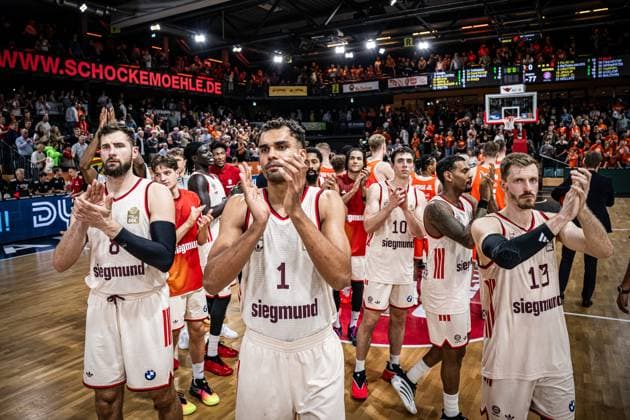 1 Basketball Bundesliga, easyCredit BBL, Season 2025 2026, Men, Main Round, Matchday 7, 09 11 2025, RASTA Vechta FC Bayern München Basketball The FC Bayern München Basketball team after the game Vechta RASTA Dome Lower Saxony Germany