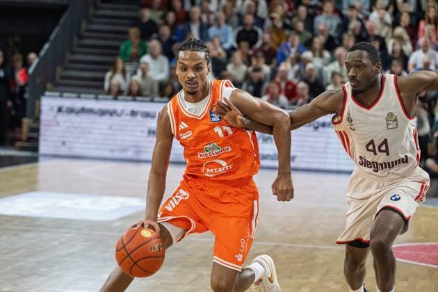 GER, EasyCredit BBL RASTA Vechta vs FC Bayern Muenchen 09 11 2025, RASTA Dome, Vechta, GER, EasyCredit BBL RASTA Vechta vs FC Bayern Muenchen pictured Alonzo Verge Jr Rasta 11 Kamar Baldwin FCB 44 nordphotoxGmbHxx xKokenge nph00001
