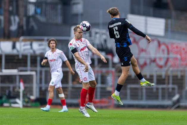 Regionalliga West Fortuna Köln SC Paderborn U21, 09 11 2025 Georg Strauch Fortuna Köln, 11 , Julius Bugenhagen SC Paderborn U21, 6 Regionalliga West, Fortuna Köln SC Paderborn U21, 15 Matchday, on 09 11 2025, Südstadion, Cologne Copyright: xBEAUTIFULxSPORTS Meuselx
