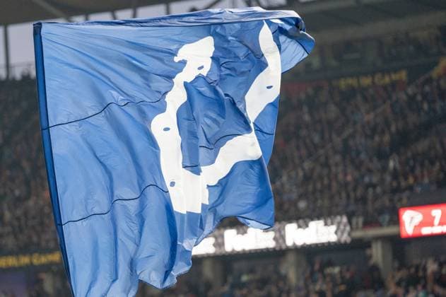 Germany, American Football, NFL, Week 10, 2025 2026, Indianapolis Colts Atlanta Falcons on 09 11 in Berlin Olympiastadion Colts flag waving Copyright: xSvenxHeidmannx