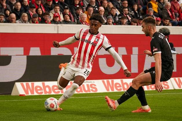 Germany Soccer Bundesliga 2025 26, 10 Matchday SC Freiburg vs FC St Pauli Europa Park Stadion Junior Adamu SC Freiburg, 20 Freiburg im Breisgau Baden Württemberg Germany Copyright: xJOERANxSTEINSIEKx