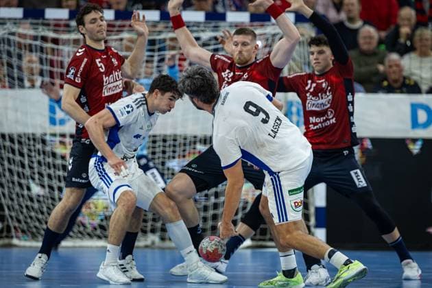 DAIKIN HBL SG Flensburg Handewitt vs Handball Sport Verein Hamburg 09 11 25 Throw by Jacob Lassen Nr 09, Handball Sportverein Hamburg DAIKIN HBL SG Flensburg Handewitt vs Handball Sport Verein Hamburg, GP JOULE Arena on 09 11 25 Copyright: xBEAUTIFULxSPORTS MarioxM.xKobergx