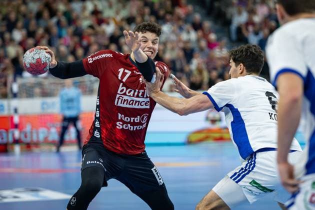 DAIKIN HBL SG Flensburg Handewitt vs Handball Sport Verein Hamburg 09 11 25 Marko Grgic Nr 17, SG Flensburg Handewitt vs Elias Kofler Nr 06, Handball Sportverein Hamburg DAIKIN HBL SG Flensburg Handewitt vs Handball Sport Verein Hamburg, GP JOULE Arena on 09 11 25 Copyright: xBEAUTIFULxSPORTS MarioxM.xKobergx