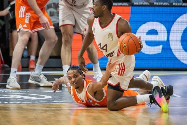 GER, EasyCredit BBL RASTA Vechta vs FC Bayern Muenchen 09 11 2025, RASTA Dome, Vechta, GER, EasyCredit BBL RASTA Vechta vs FC Bayern Muenchen pictured Alonzo Verge Jr Rasta 11 Kamar Baldwin FCB 44 nordphotoxGmbHxx xKokenge nph00001