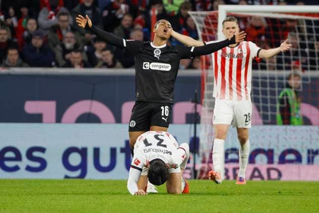 Joel Chima Fujita FC St Pauli, 16 and Igor Matanovic SC Freiburg, 31 , Germany, Football, 1 Bundesliga, Matchday 10, 2025 2026, SC Freiburg vs FC St Pauli, 09 11 2025, Europa Park Stadion, Freiburg im Breisgau, Germany Freiburg im Breisgau Europa Park Stadion Baden Württemberg Germany Copyright: xGrantxHubbsx