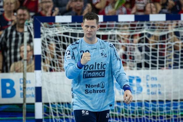DAIKIN HBL SG Flensburg Handewitt vs. Handball Sport Verein Hamburg 09 11 25 Joyful celebration for Kevin Møller No 20, SG Flensburg Handewitt DAIKIN HBL SG Flensburg Handewitt vs. Handball Sport Verein Hamburg, GP JOULE Arena on 09 11 25 Copyright: xBEAUTIFULxSPORTS MarioxM.xKobergx
