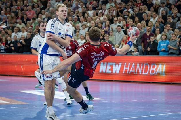 DAIKIN HBL SG Flensburg Handewitt vs Handball Sport Verein Hamburg 09 11 25 Backhand goal by Johannes Golla Nr 04, SG Flensburg Handewitt DAIKIN HBL SG Flensburg Handewitt vs Handball Sport Verein Hamburg, GP JOULE Arena on 09 11 25 Copyright: xBEAUTIFULxSPORTS MarioxM.xKobergx