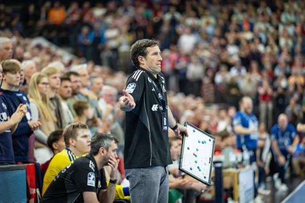 DAIKIN HBL SG Flensburg Handewitt vs Handball Sport Verein Hamburg 09 11 25 Torsten Jansen coach, Handball Sportverein Hamburg gestures DAIKIN HBL SG Flensburg Handewitt vs Handball Sport Verein Hamburg, GP JOULE Arena on 09 11 25 Copyright: xBEAUTIFULxSPORTS MarioxM.xKobergx