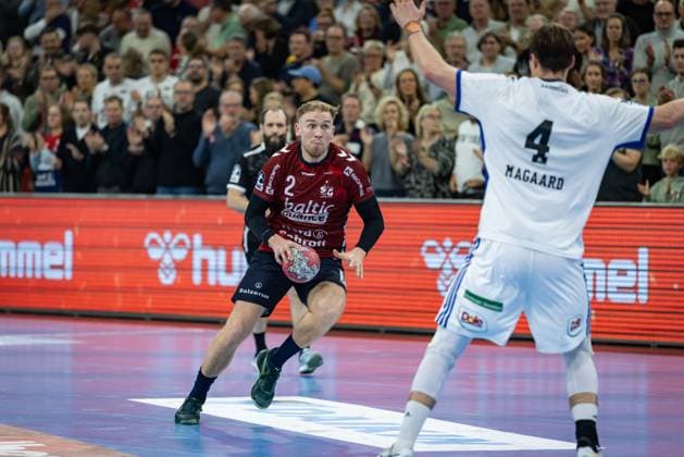 DAIKIN HBL SG Flensburg Handewitt vs Handball Sport Verein Hamburg 09 11 25 Simon Pytlick Nr 02, SG Flensburg Handewitt in attack DAIKIN HBL SG Flensburg Handewitt vs Handball Sport Verein Hamburg, GP JOULE Arena on 09 11 25 Copyright: xBEAUTIFULxSPORTS MarioxM.xKobergx