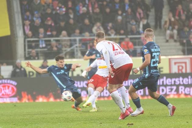 09 11 2025, Football, GER, Season, 3 Liga, Season 2025 2026, Matchday 14, SSV Jahn Regensburg TSV 1860 München Lucas Hermes SSV Jahn Regensburg scores the 1 0 DFL REGULATIONS PROHIBIT ANY USE OF PHOTOGRAPHS AS IMAGE SEQUENCES AND OR QUASI VIDEO
