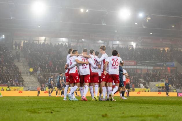 09 11 2025, Soccer, GER, Season, 3 Liga, Season 2025 2026, Matchday 14, SSV Jahn Regensburg TSV 1860 München Cheering after the 1 0 by Lucas Hermes SSV Jahn Regensburg DFL REGULATIONS PROHIBIT ANY USE OF PHOTOGRAPHS AS IMAGE SEQUENCES AND OR QUASI VIDEO