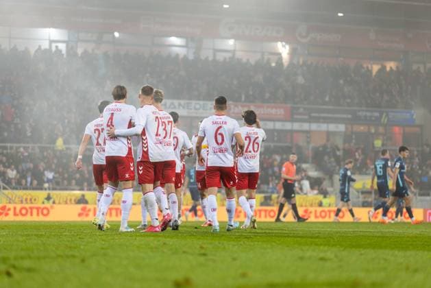 09 11 2025, Soccer, GER, Season, 3 Liga, Season 2025 2026, Matchday 14, SSV Jahn Regensburg TSV 1860 München Cheering after the 1 0 by Lucas Hermes SSV Jahn Regensburg DFL REGULATIONS PROHIBIT ANY USE OF PHOTOGRAPHS AS IMAGE SEQUENCES AND OR QUASI VIDEO