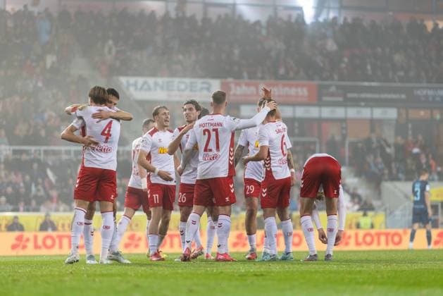 09 11 2025, Soccer, GER, Season, 3 Liga, Season 2025 2026, Matchday 14, SSV Jahn Regensburg TSV 1860 München Cheering after the 1 0 by Lucas Hermes SSV Jahn Regensburg DFL REGULATIONS PROHIBIT ANY USE OF PHOTOGRAPHS AS IMAGE SEQUENCES AND OR QUASI VIDEO
