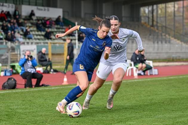 09 11 2025, Football, 2 Womens Bundesliga, 2025 2026, Matchday 10, VfL Wolfsburg II SG 99 Andernach Lisa Kossmann 6 Andernach plays her way through the defense