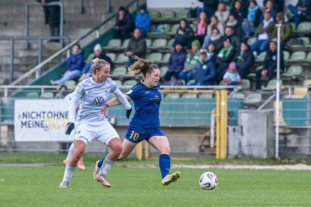 09 11 2025, Football, 2 Womens Bundesliga, 2025 2026, Matchday 10, VfL Wolfsburg II SG 99 Andernach Leonie Krump 10 Andernach in duel